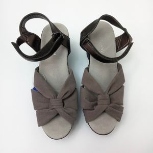 Akaishi Suede Taupe Gray 3" Heel Platform Sandals 7